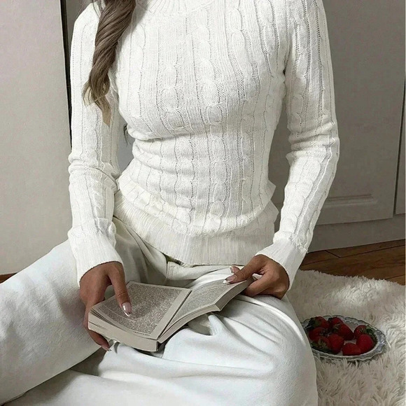 White Casual Women's Lightweight Cable Knit Long Sleeve Cropped Sweater - Picture 5 of 5